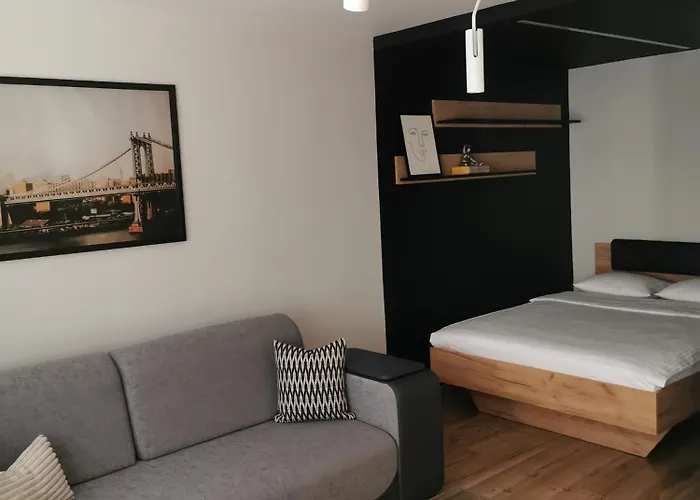 Apartment Crackedbrick *